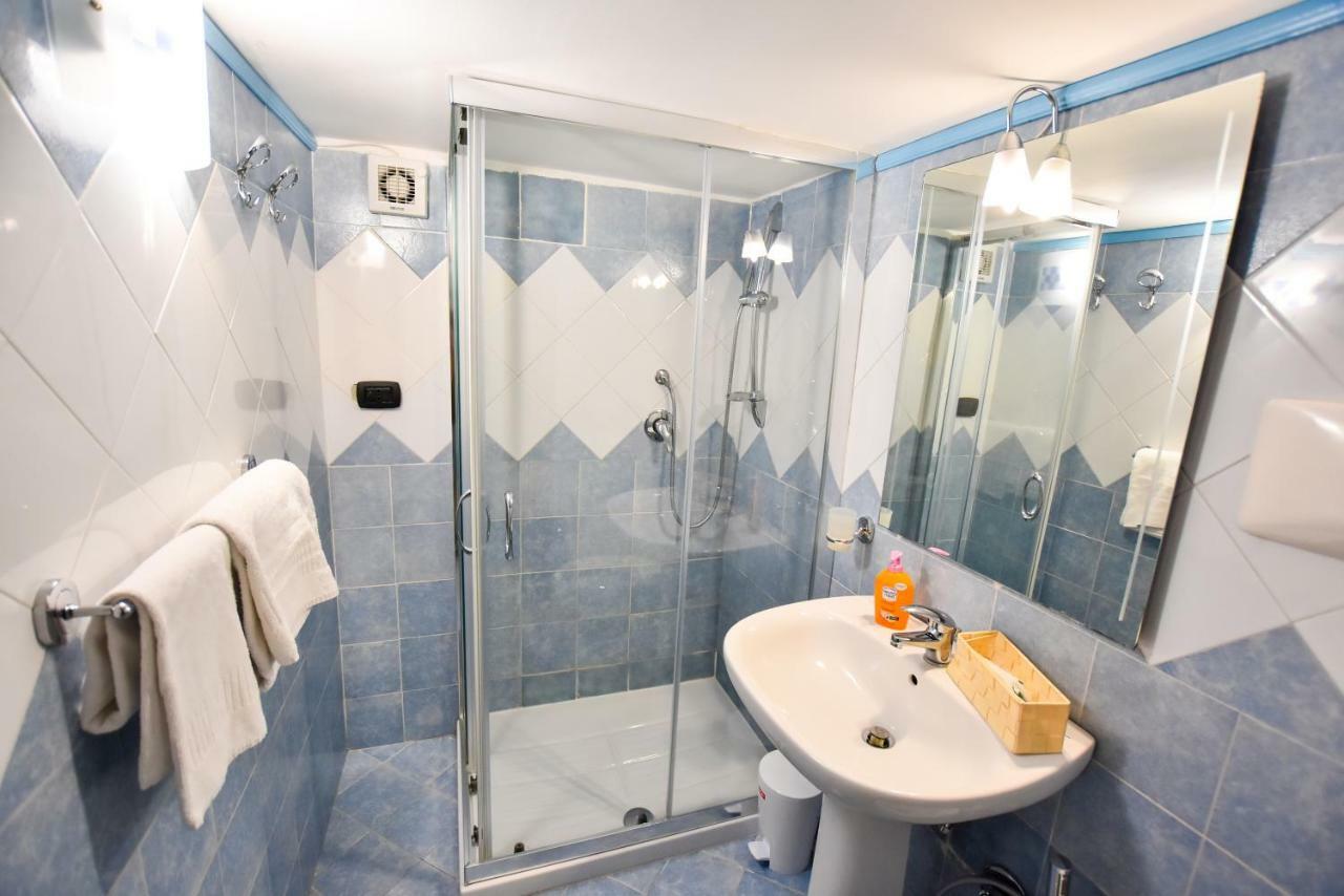 Beb Maryposa Appartment Neapel Exteriör bild